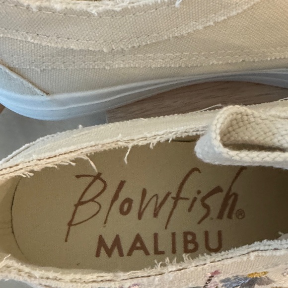 Blowfish Beige Canvas Sneakers with Multicolor Floral Embroidery - Picture 2 of 3